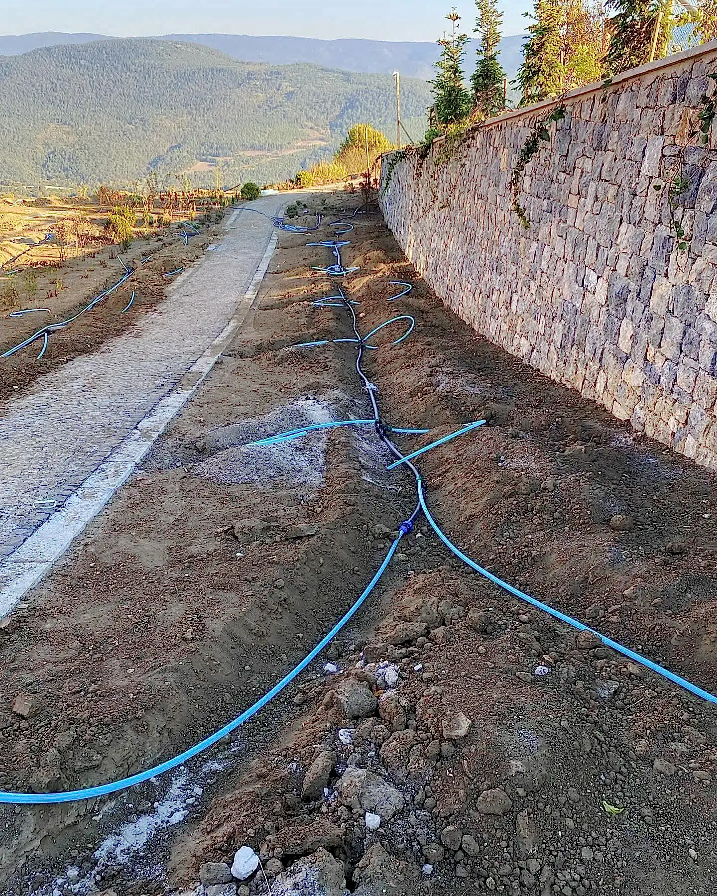 Sulama Sistemi Altyapısı Otomatik sulama sistemi borulama ve altyapı çalışmaları - Erdem Peyzaj